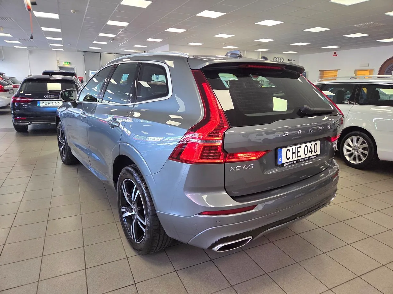 Vehicle image 5