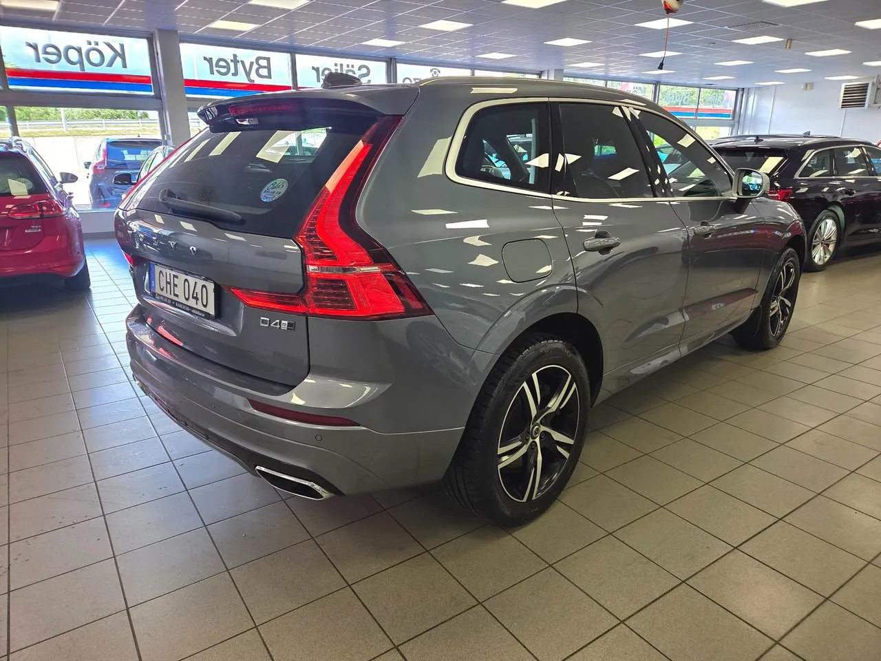 Vehicle image 12