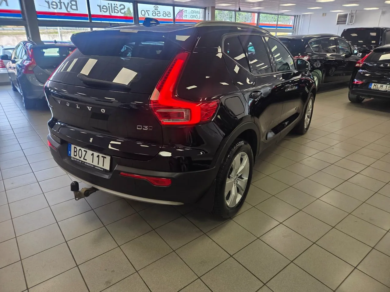 Vehicle image 10