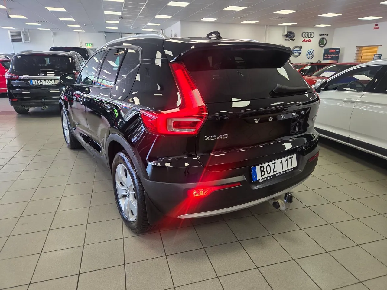 Vehicle image 4
