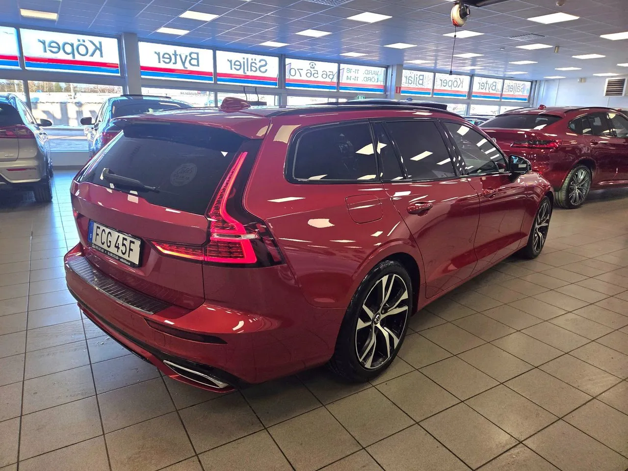 Vehicle image 12