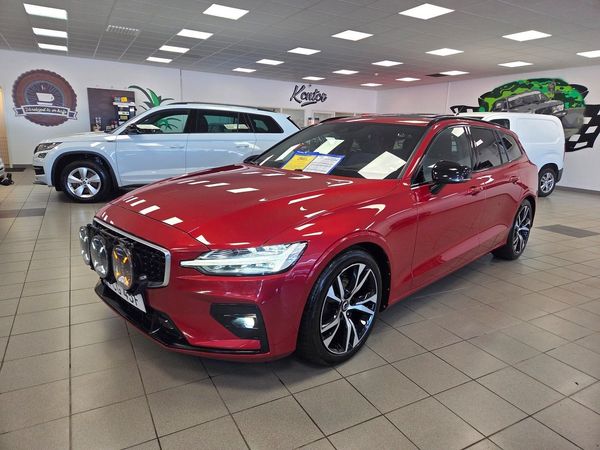 Volvo V60 D3, R-Design, Panoramatak, VOC, H-K, Kamrem bytt - 2019