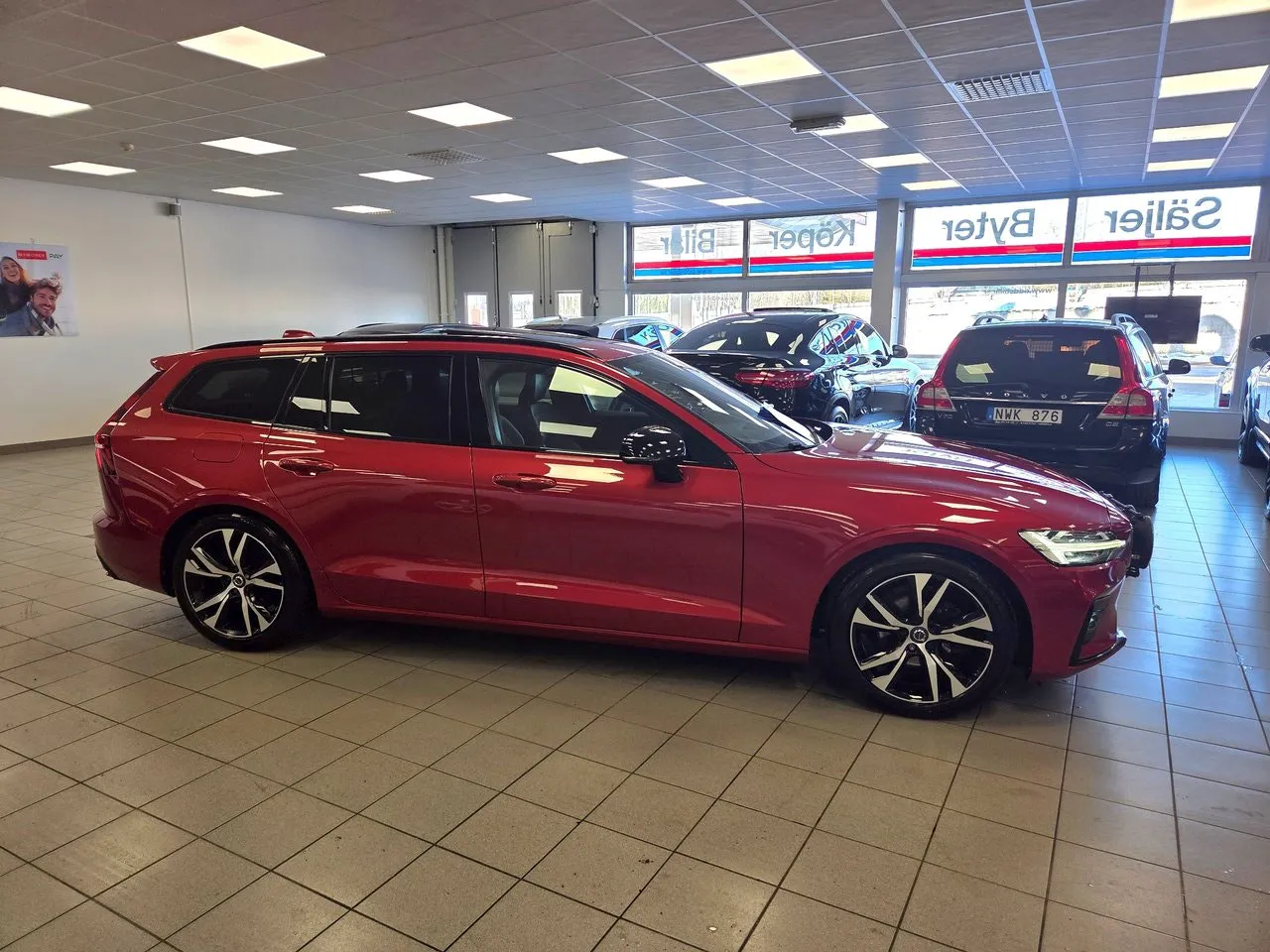 Vehicle image 14