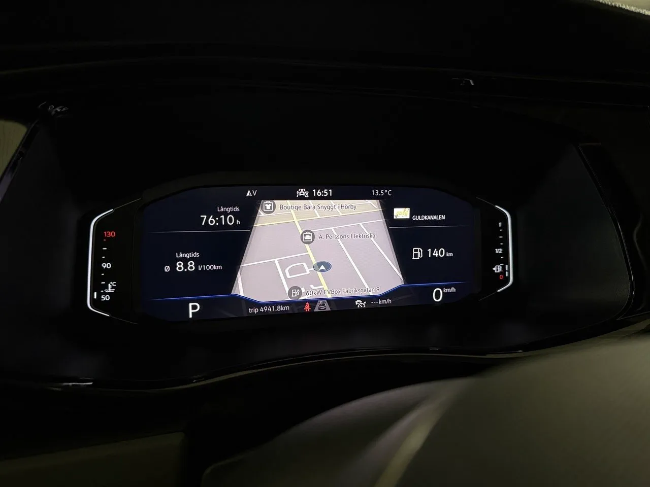 Vehicle image 14