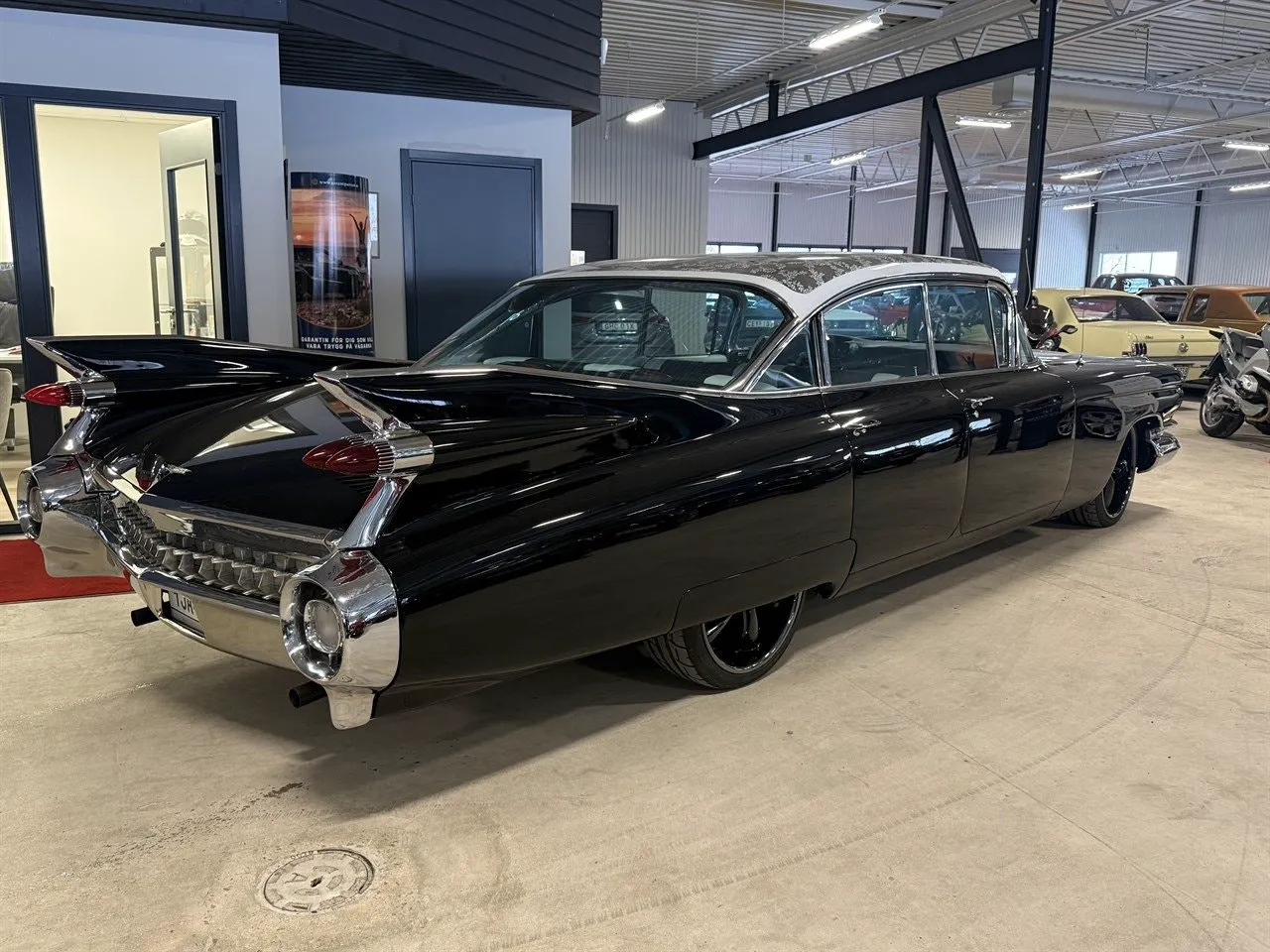 Vehicle image 6