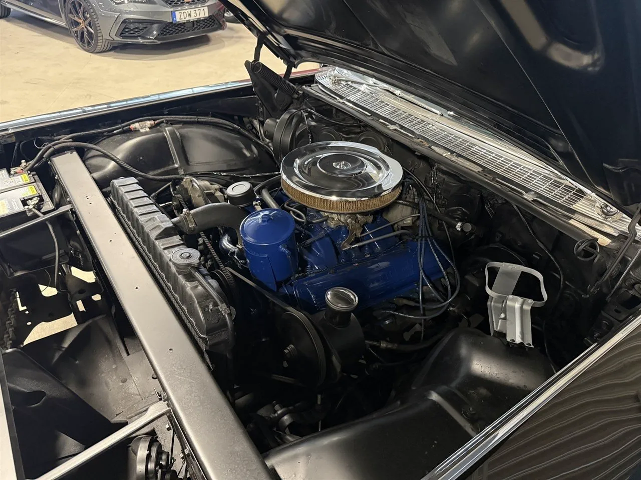 Vehicle image 14