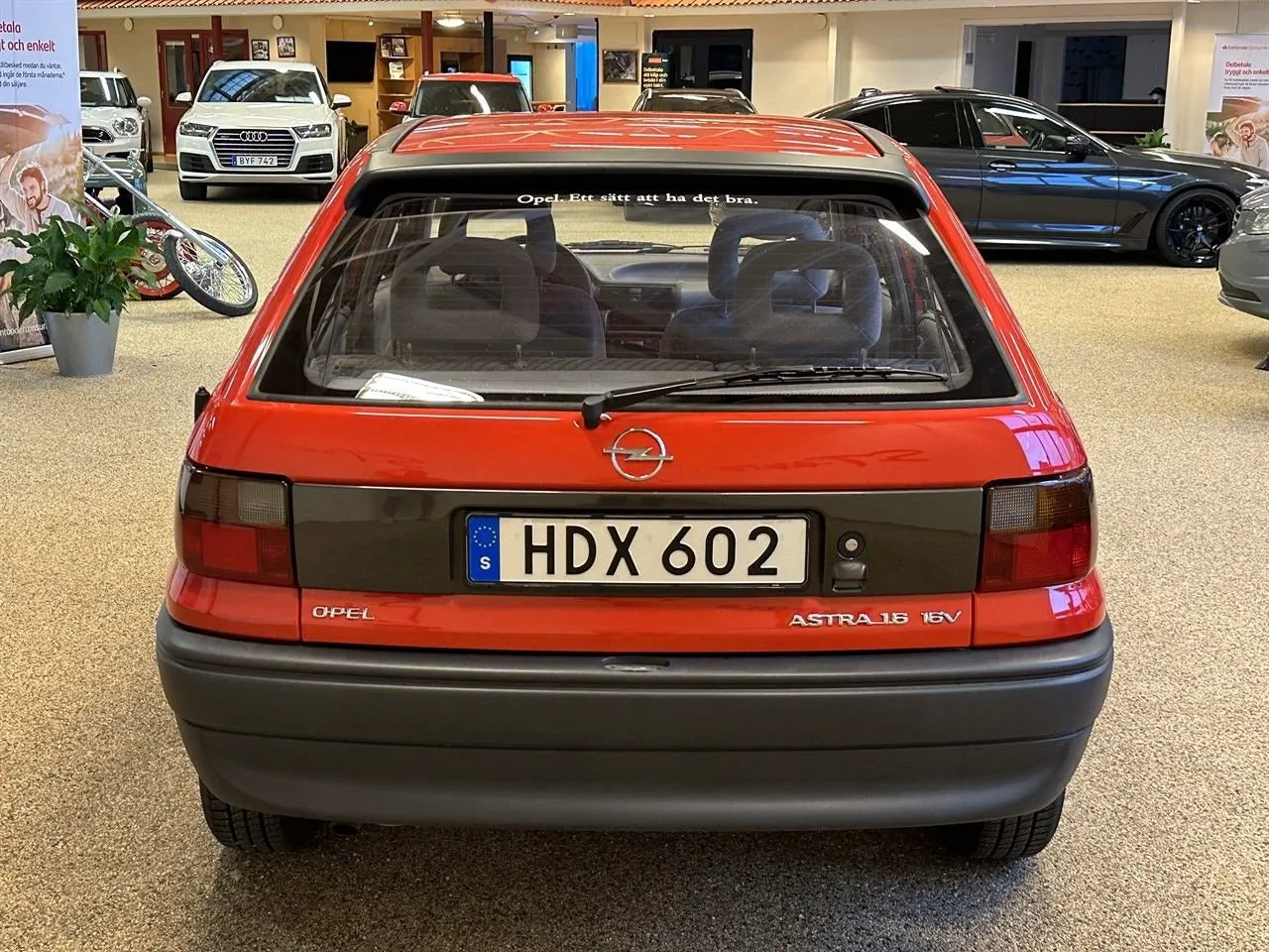 Vehicle image 10