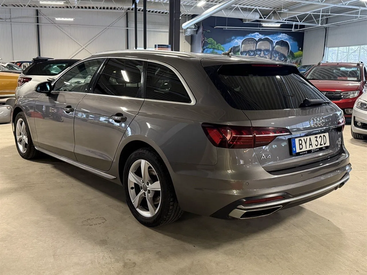 Vehicle image 4