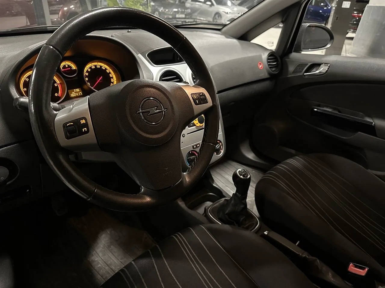 Vehicle image 4