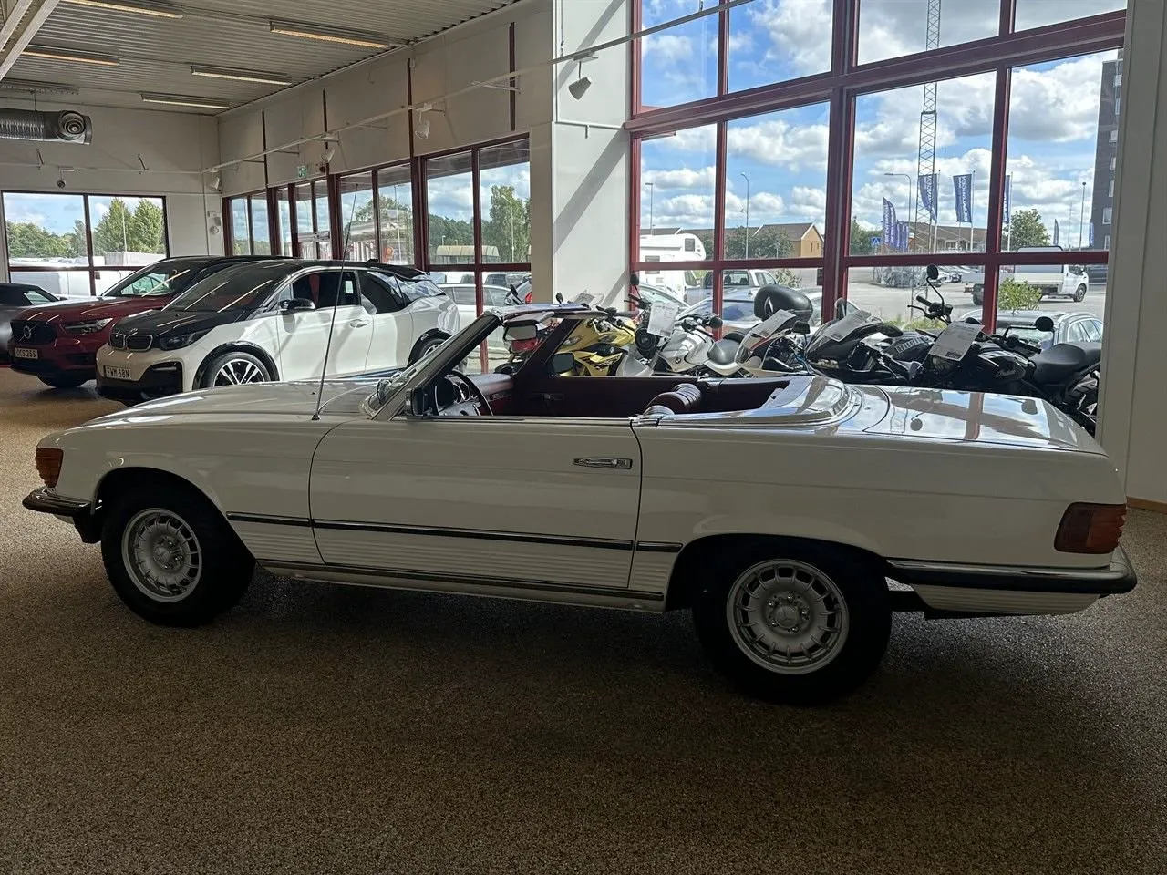 Vehicle image 10