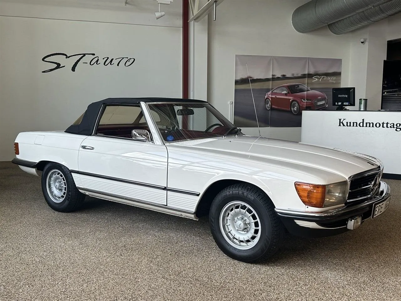 Vehicle image 15