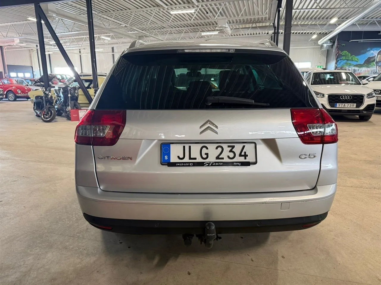 Vehicle image 4