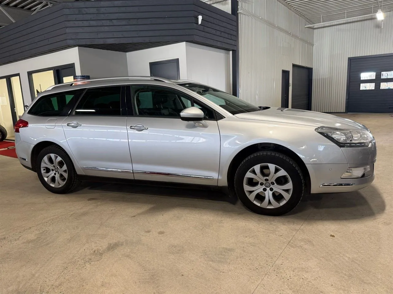 Vehicle image 6