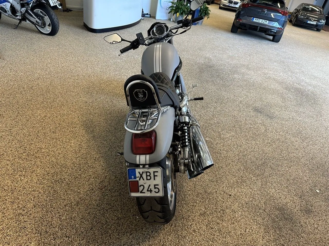 Vehicle image 4