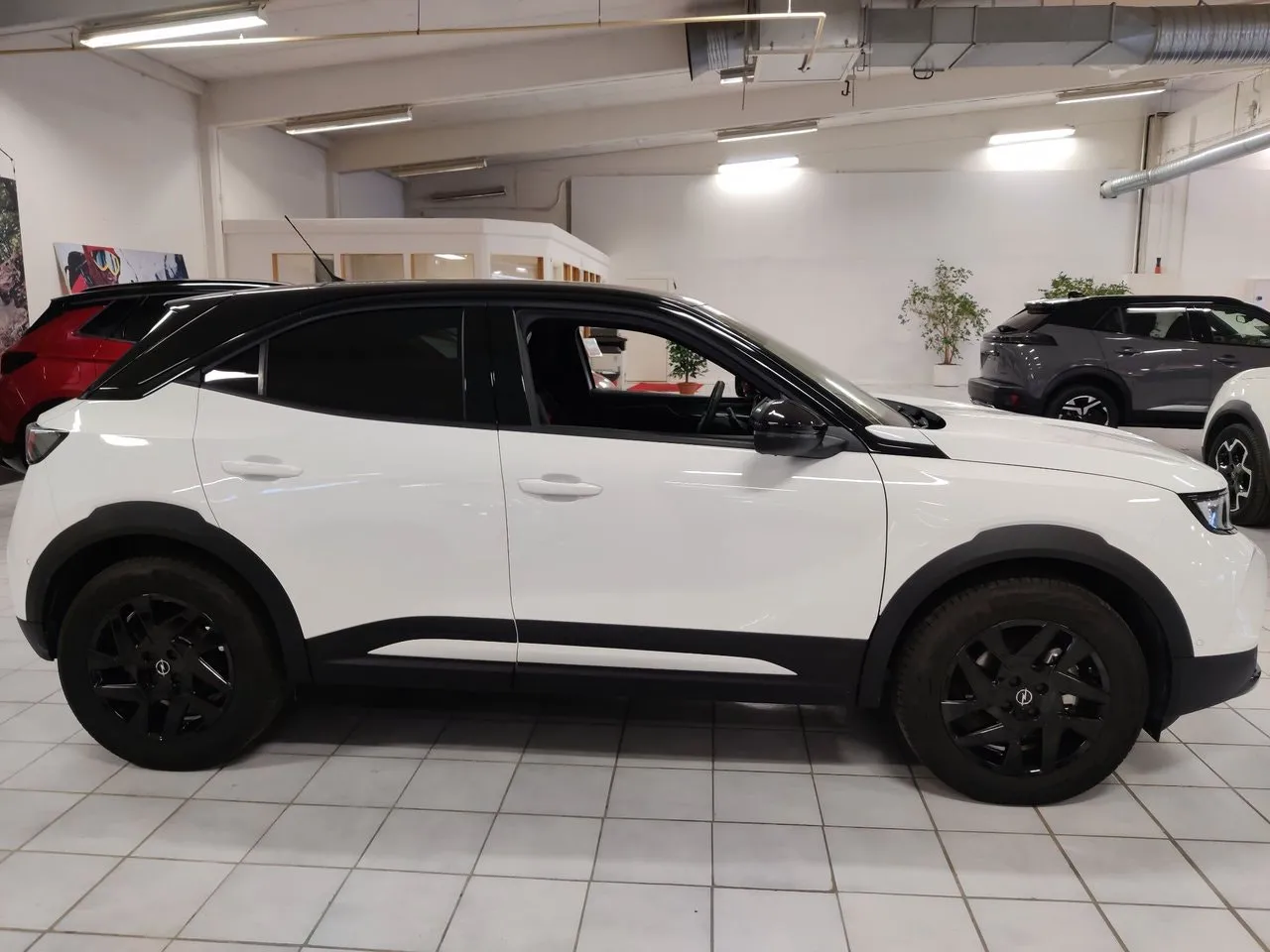 Vehicle image 5