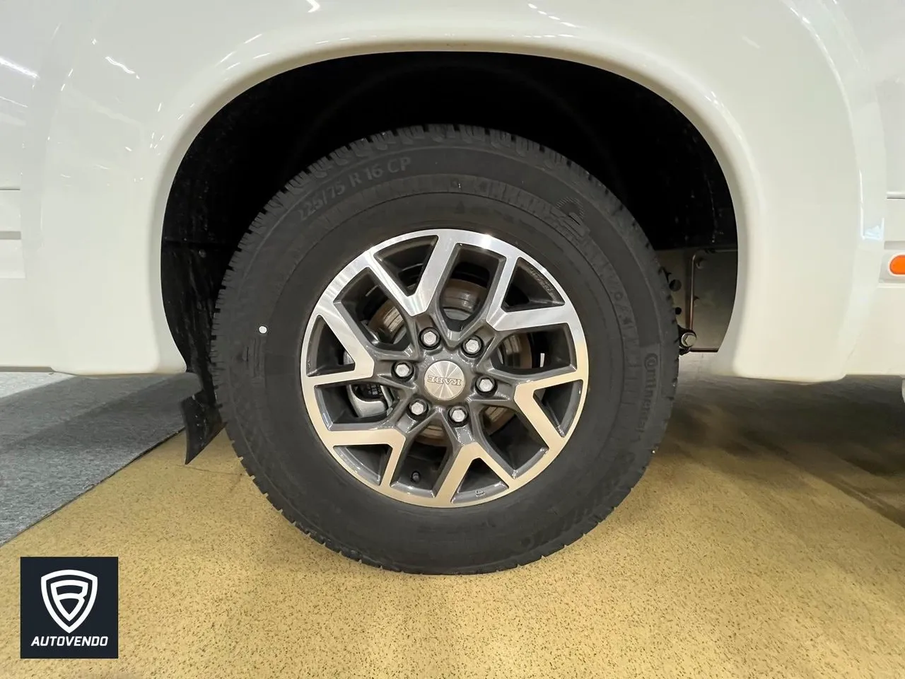 Vehicle image 17