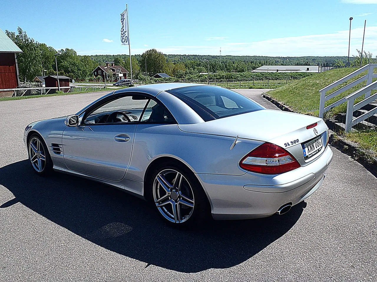 Vehicle image 5