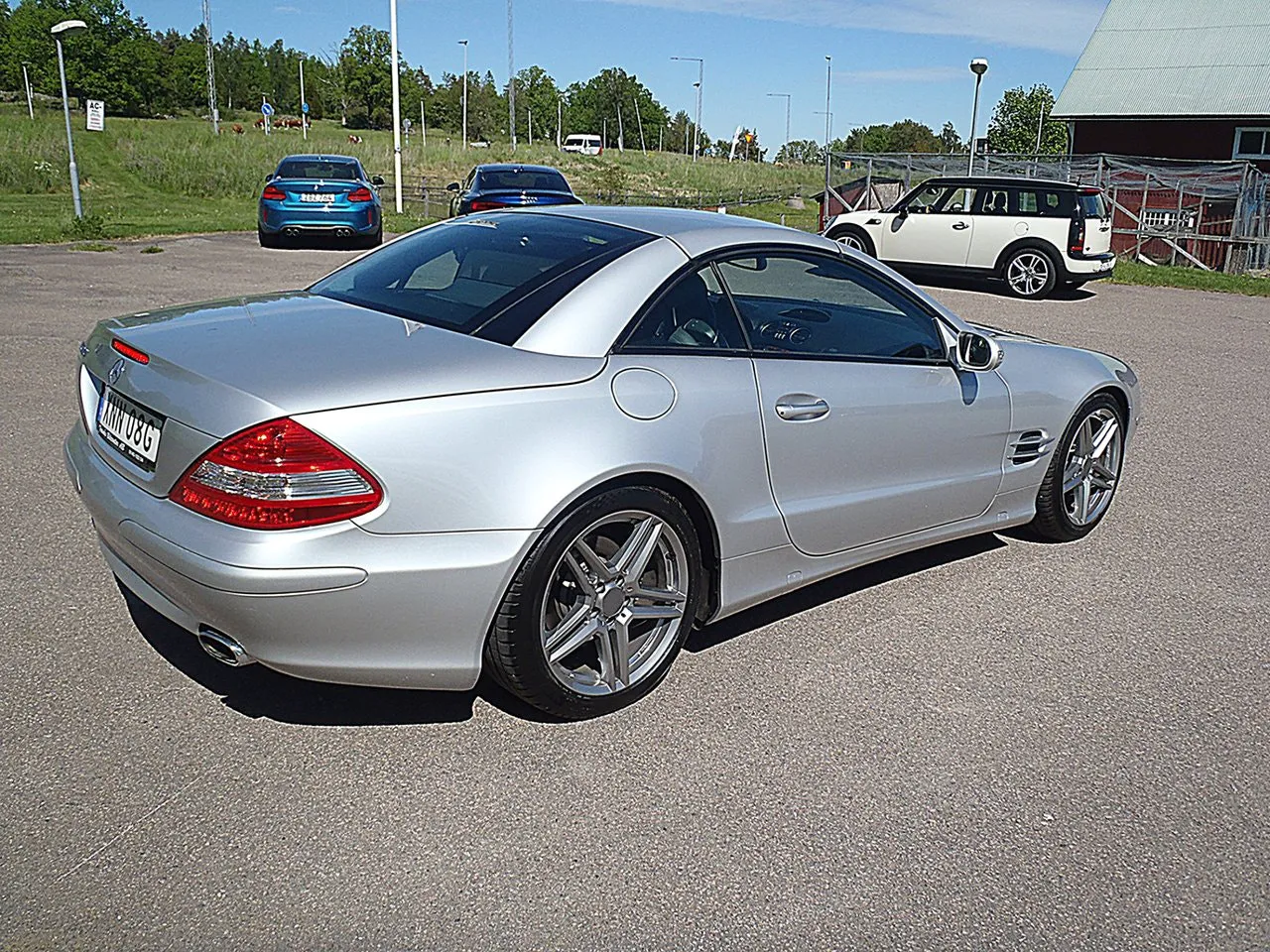 Vehicle image 6