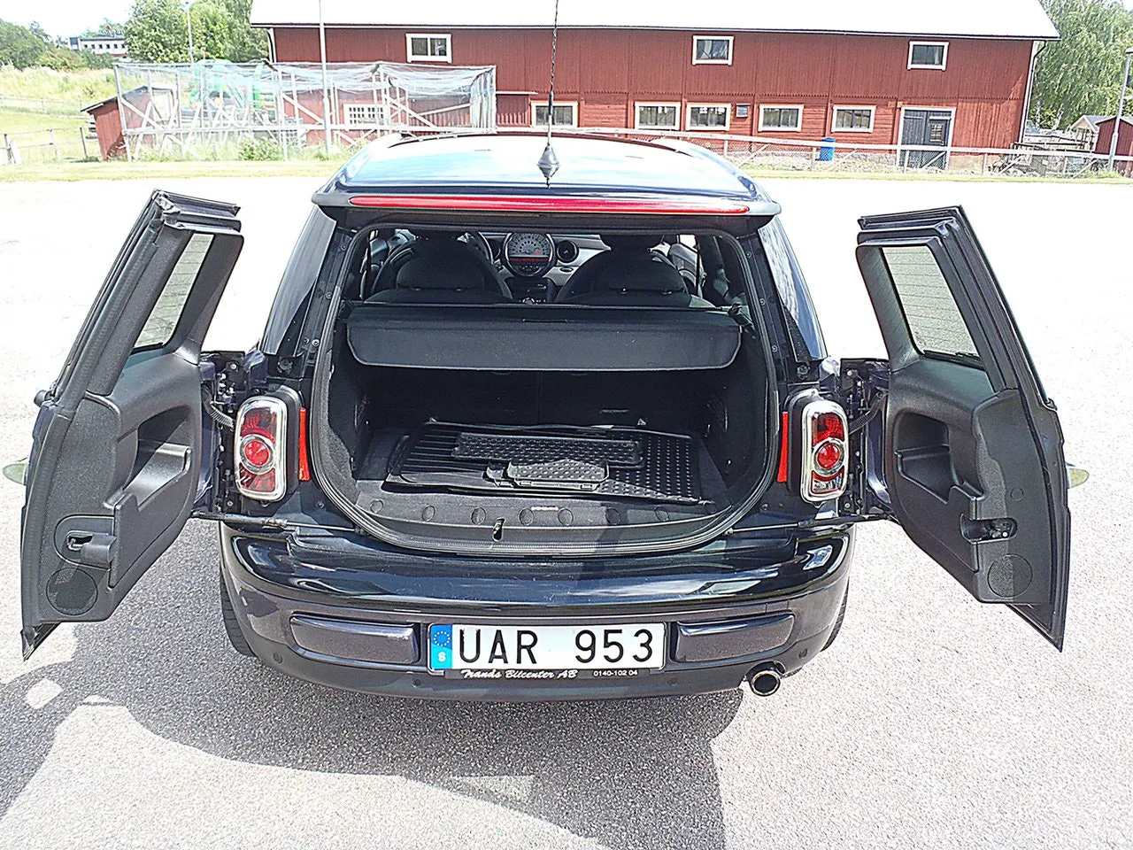 Vehicle image 5