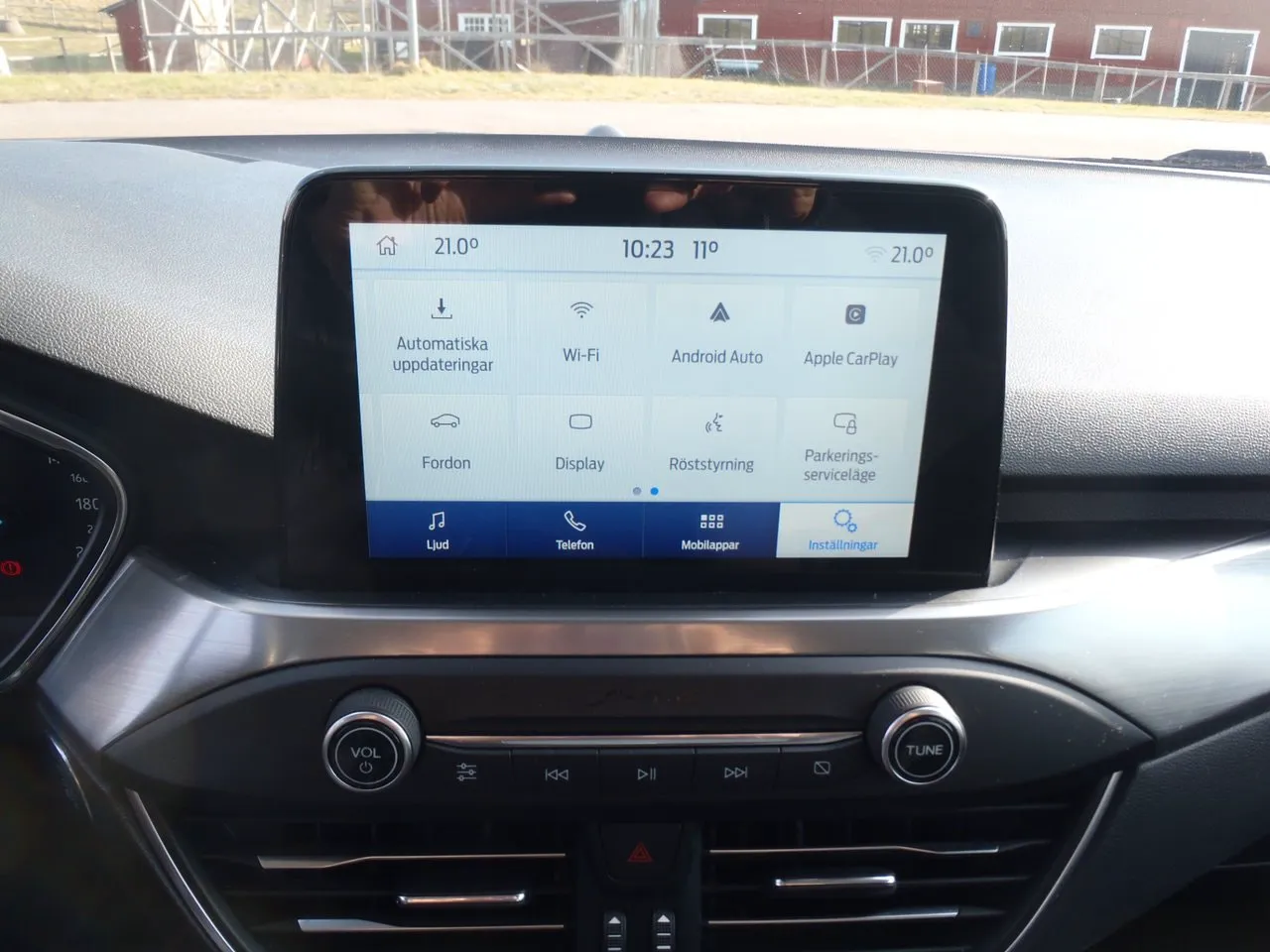 Vehicle image 10
