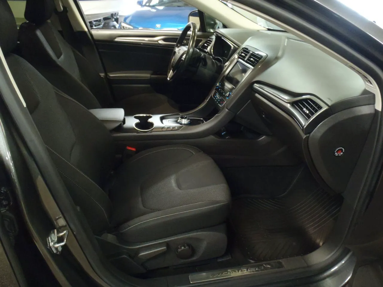 Vehicle image 7