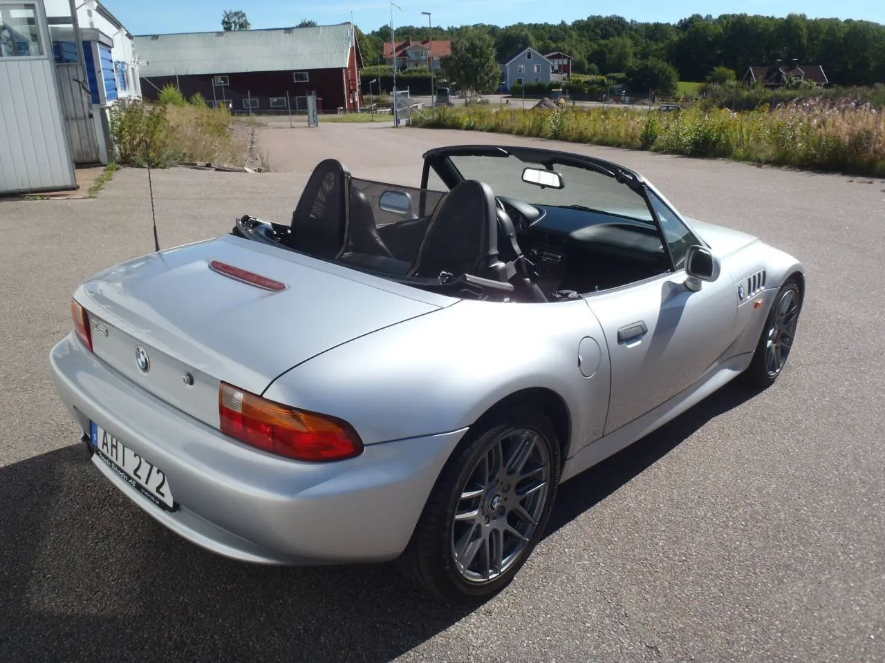 Vehicle image 4