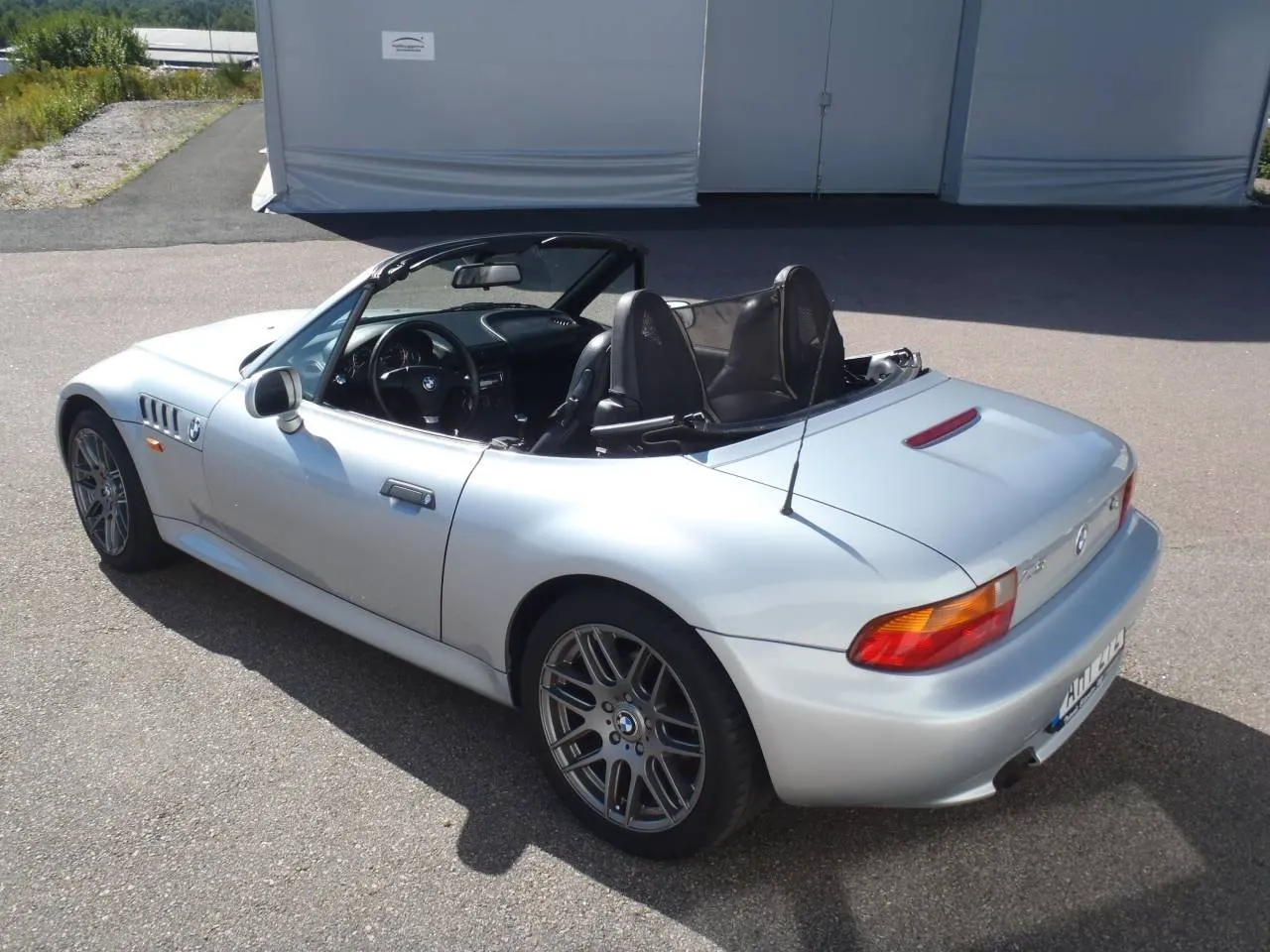 Vehicle image 5