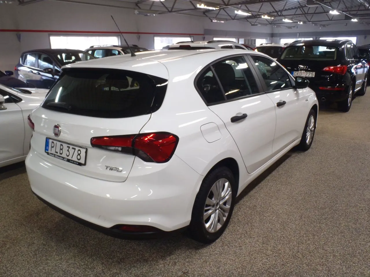 Vehicle image 4