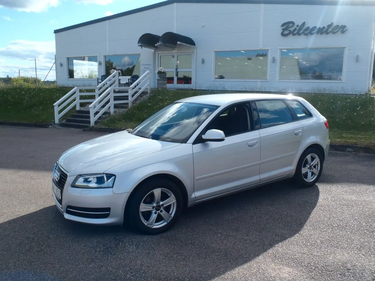 Vehicle image 1