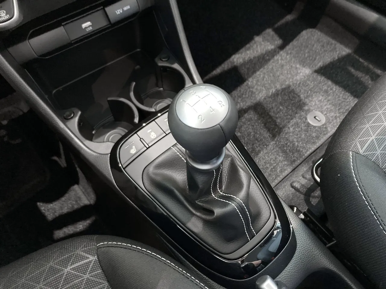 Vehicle image 25