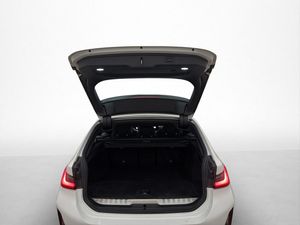 BMW 330 bild 8