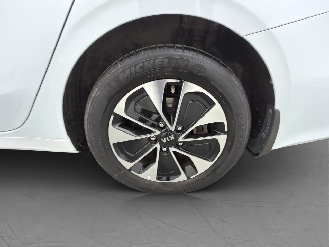 Vehicle image 25