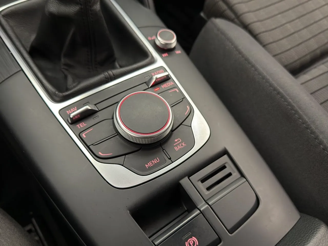 Vehicle image 19