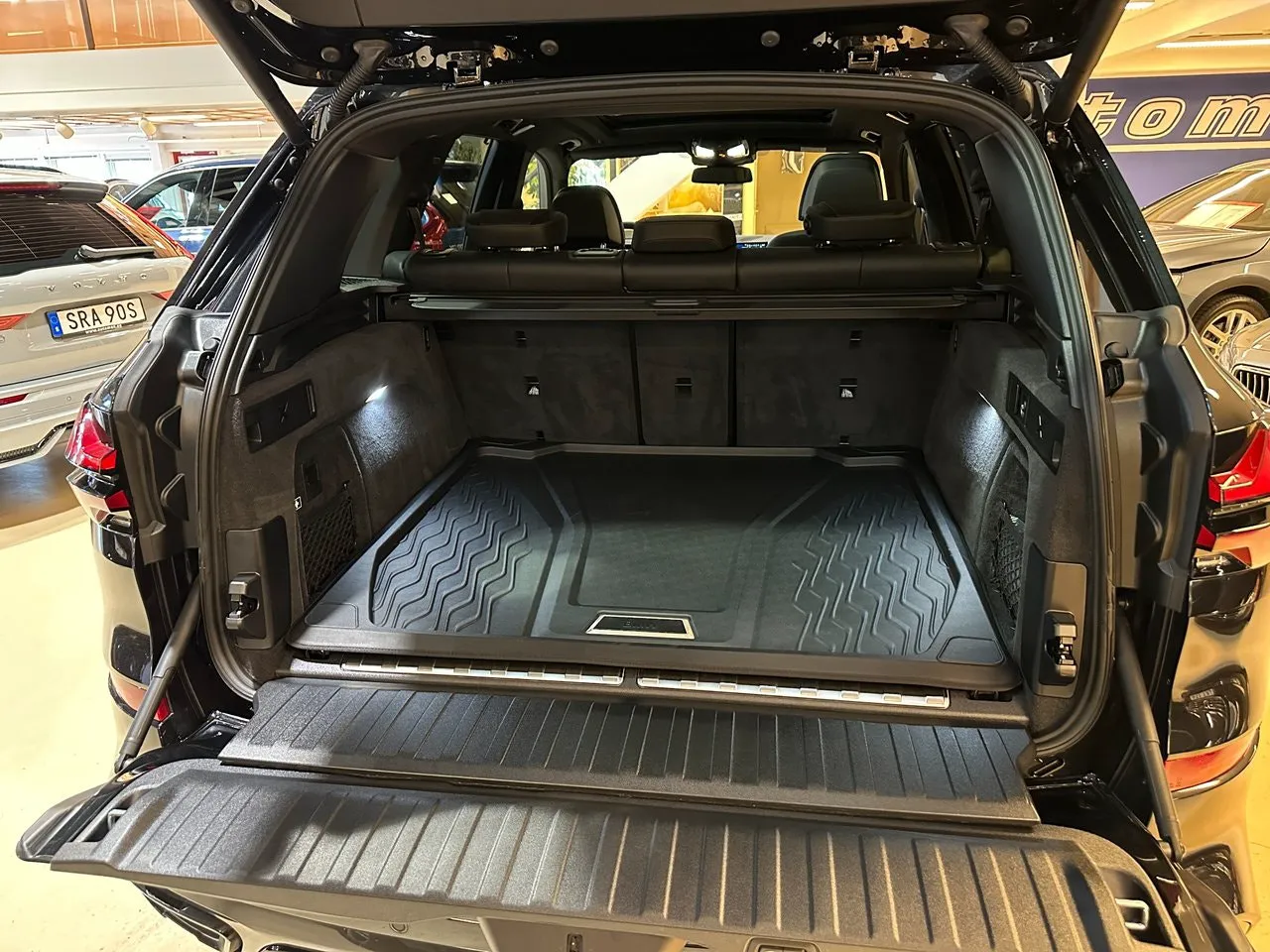 Vehicle image 18