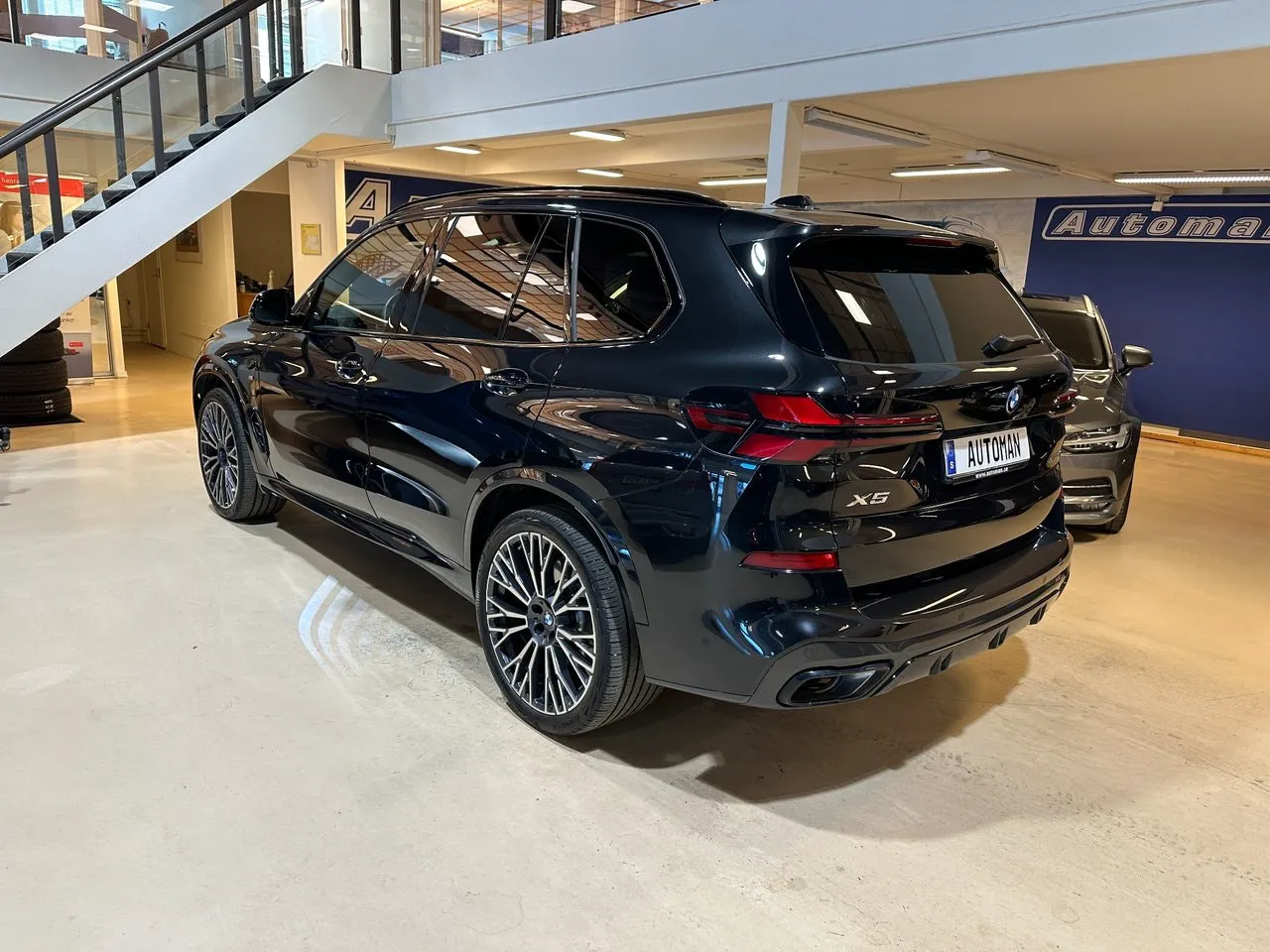 Vehicle image 25