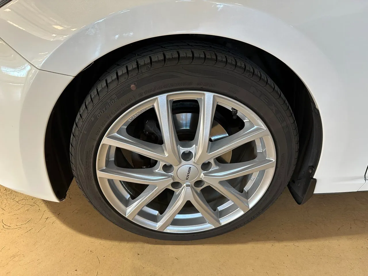 Vehicle image 6