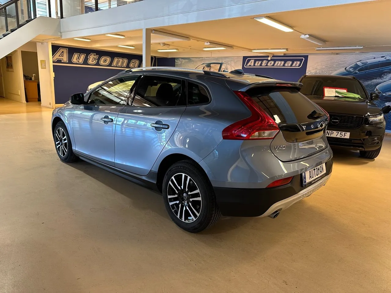 Vehicle image 7