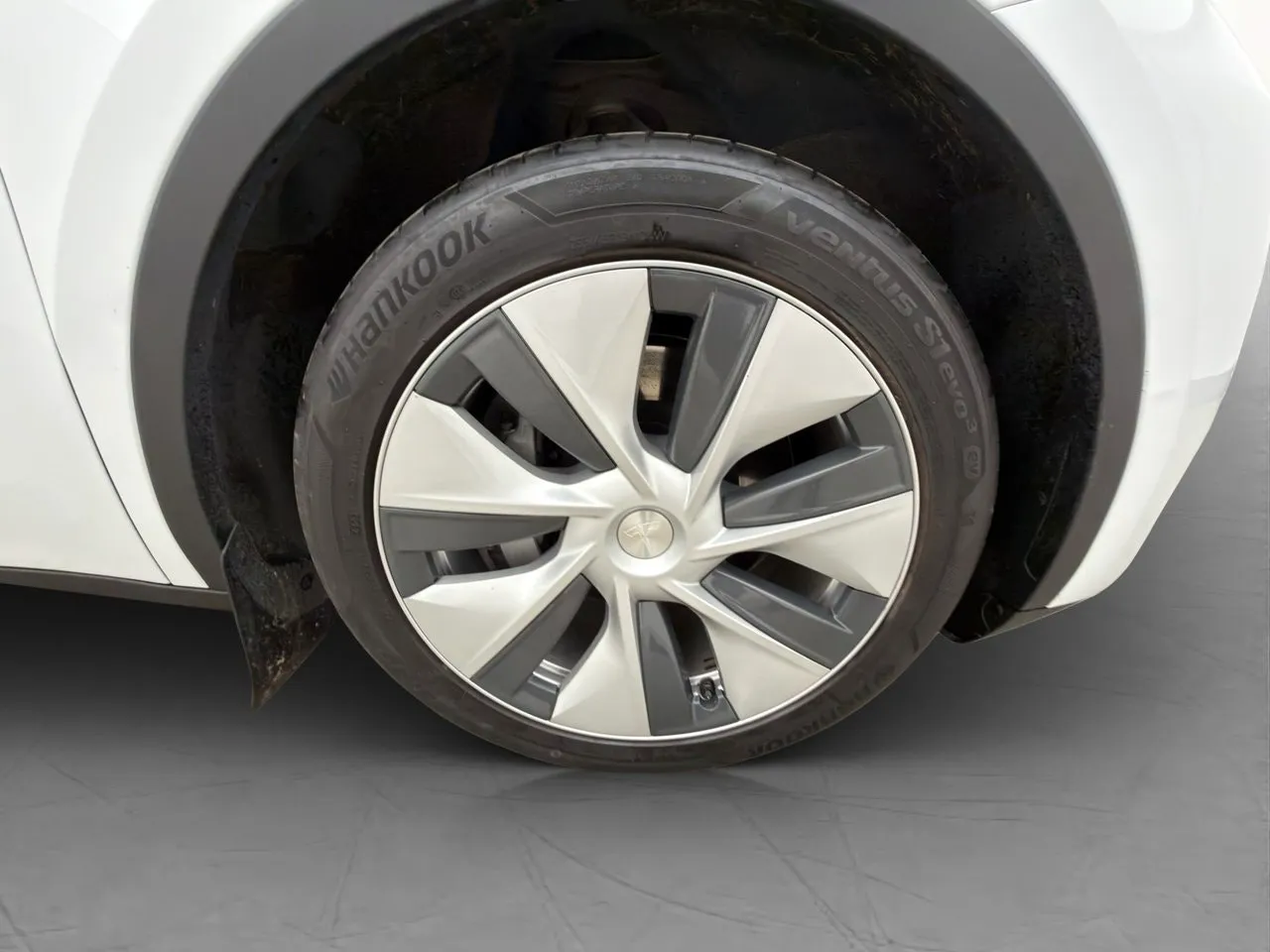 Vehicle image 32