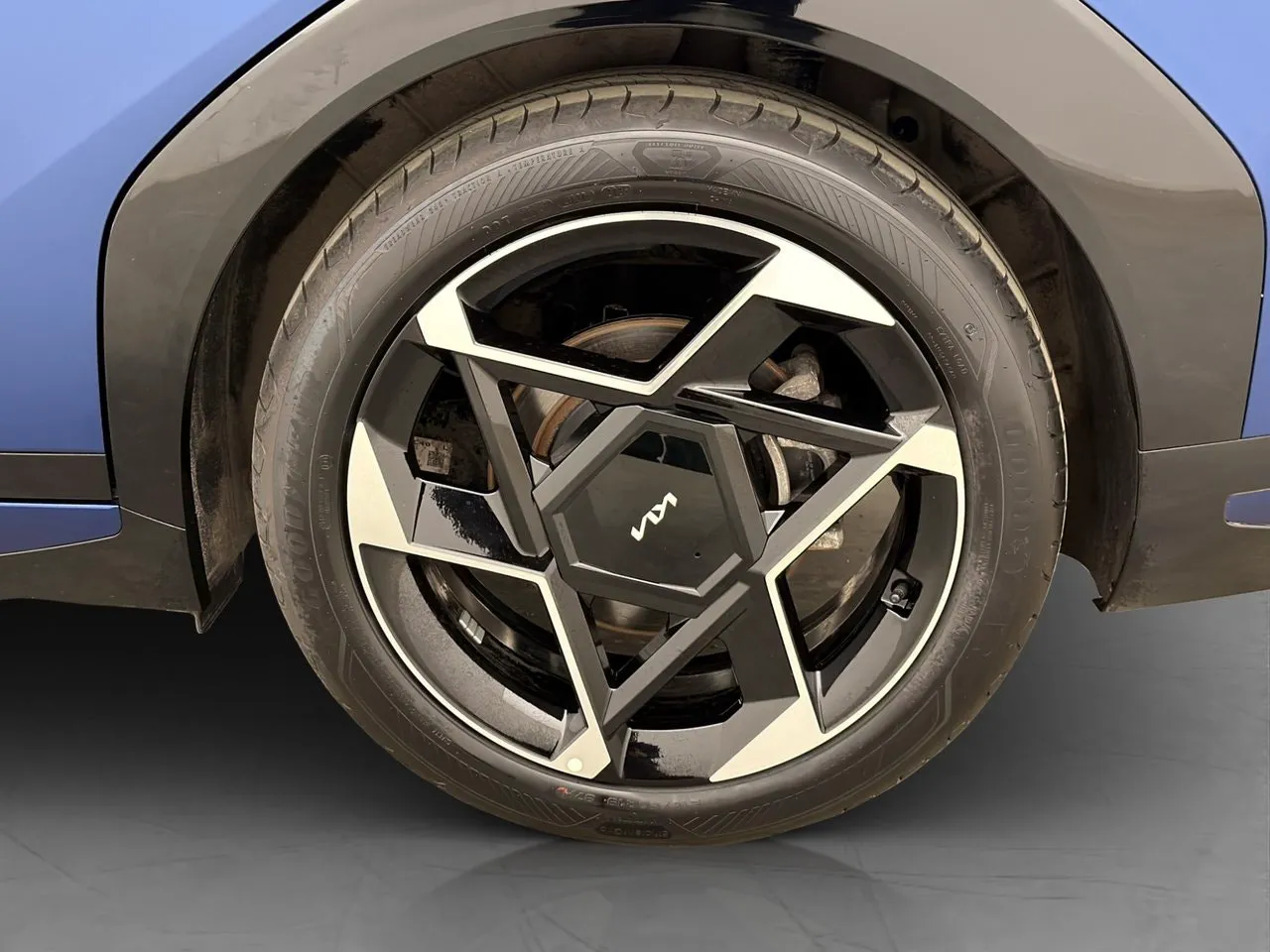 Vehicle image 32