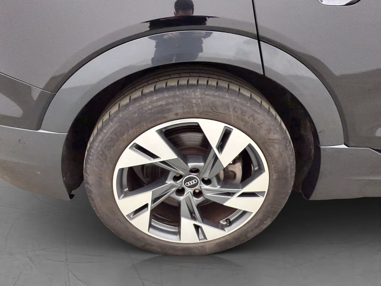 Vehicle image 30