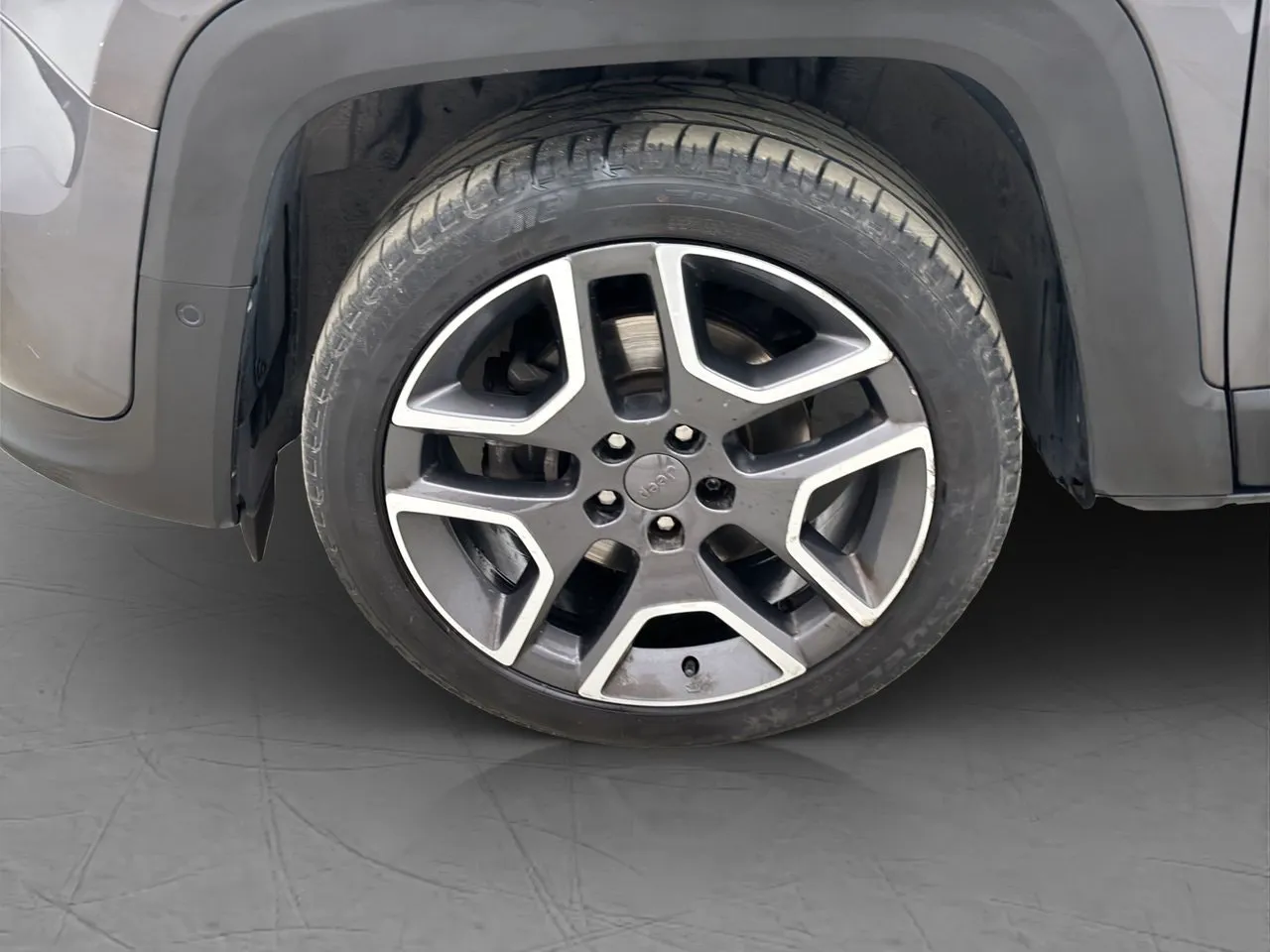 Vehicle image 24