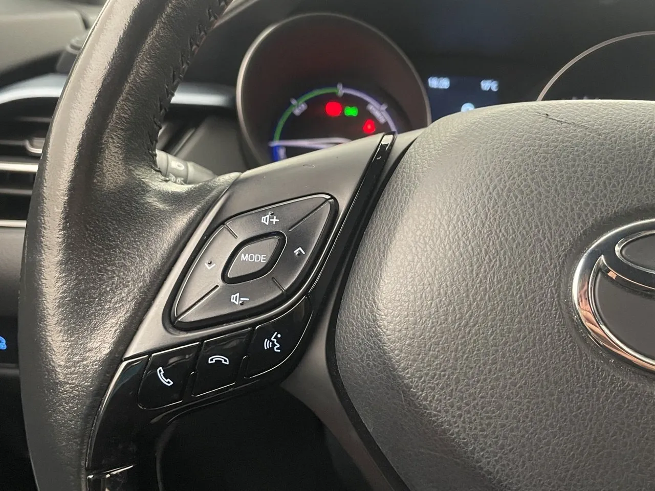 Vehicle image 14