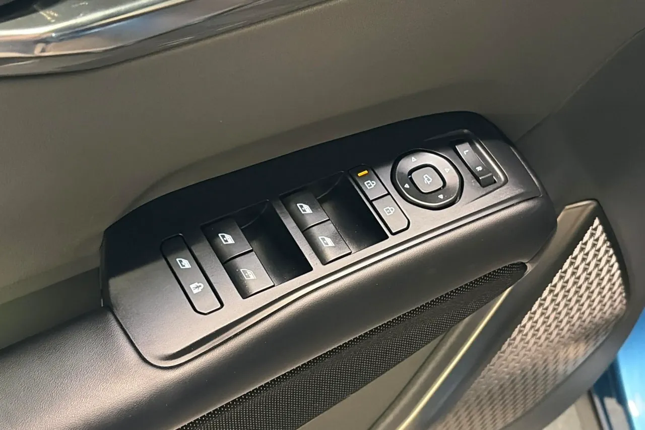 Vehicle image 27