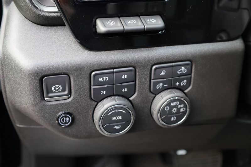 Chevrolet Silverado bild 19