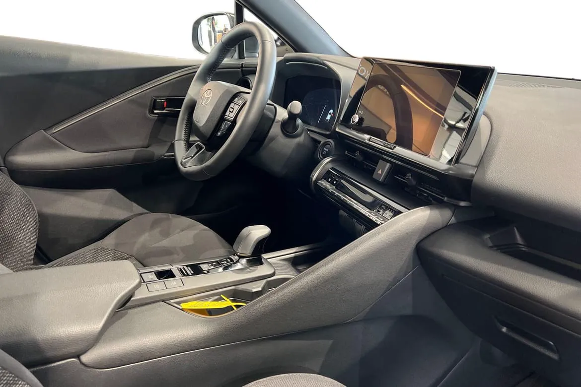 Vehicle image 6