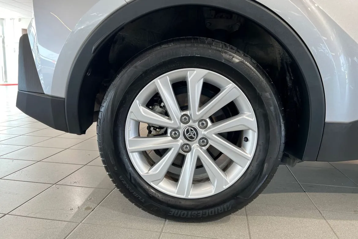 Vehicle image 16