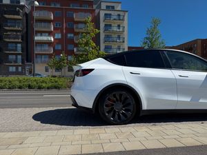 Tesla Model Y bild 12