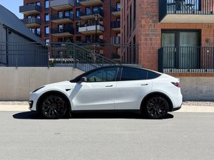 Tesla Model Y bild 2