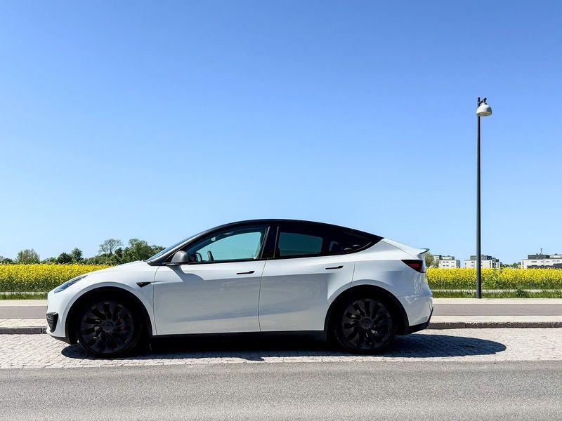 Tesla Model Y bild 6
