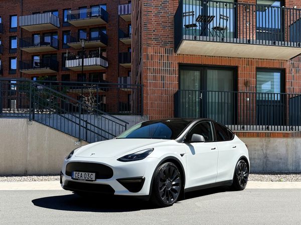 Tesla Model Y Performance - 2024